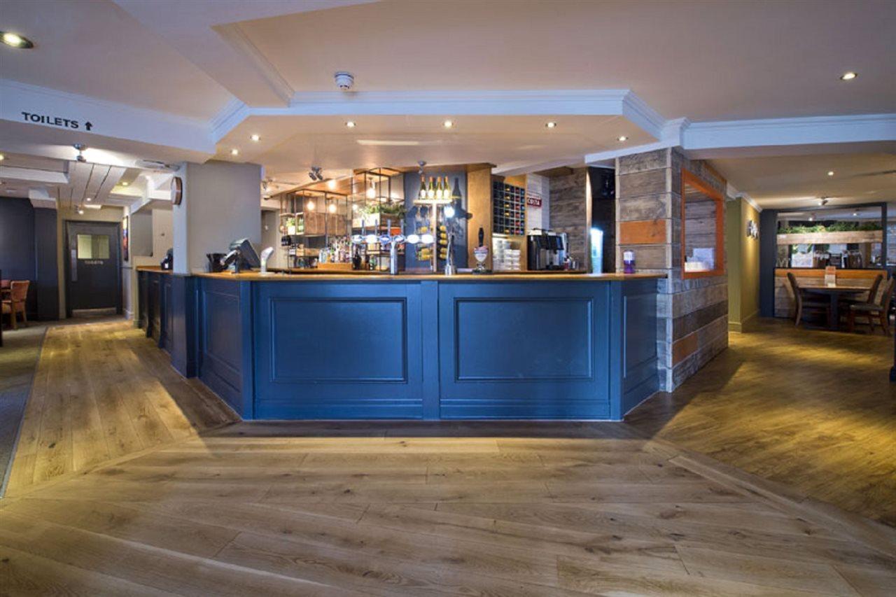 Premier Inn London Ромфорд Екстериор снимка