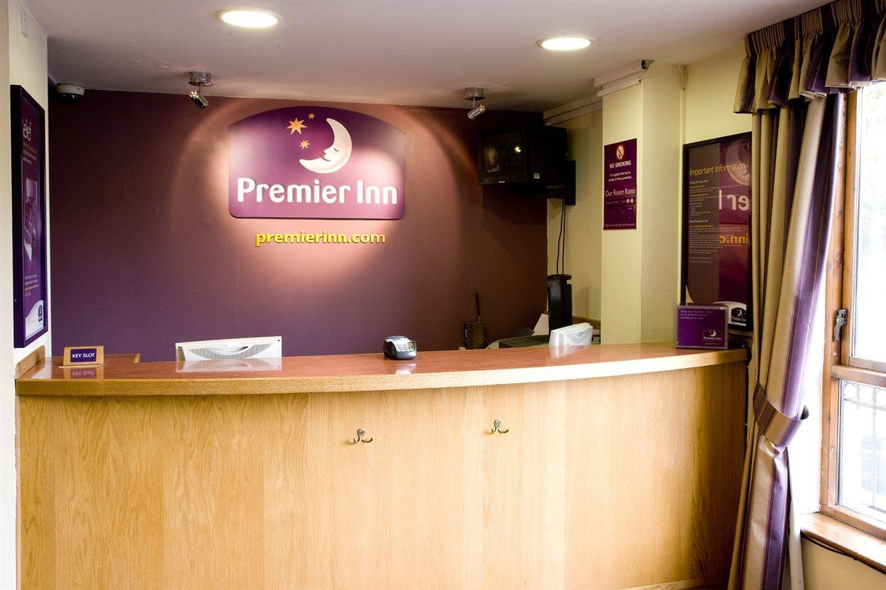 Premier Inn London Ромфорд Екстериор снимка