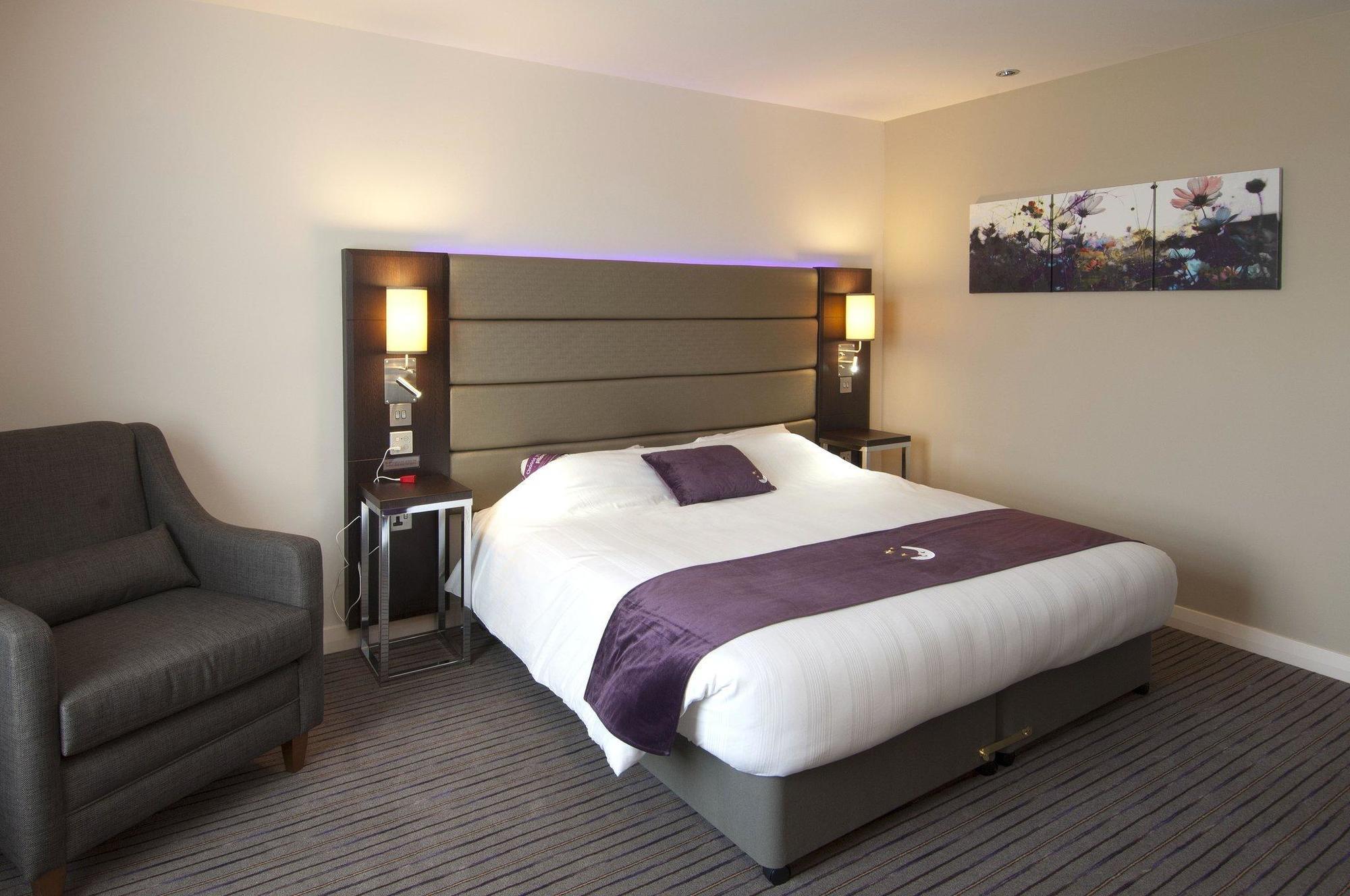 Premier Inn London Ромфорд Екстериор снимка